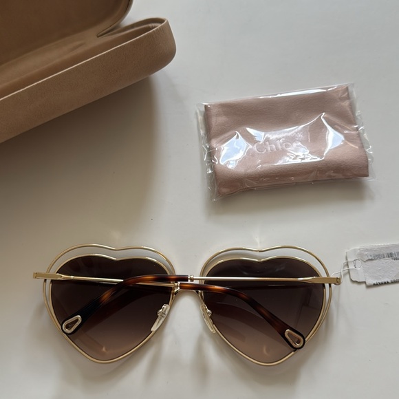 CHLOÉ
Poppy Love Heart-shaped Acetate And Gold-tone Sunglasses - Picture 3 of 5